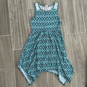 Arizona Jean Company Blue and White Patterned Top